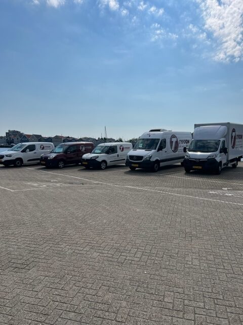 TYFOON bus voor sneltransport en directe levering
